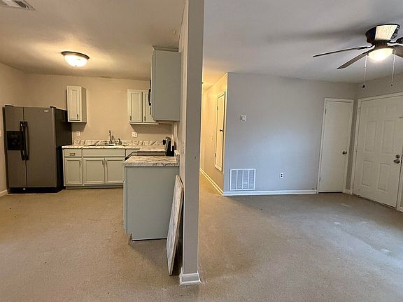 5th image of 205 Knoxville Rd
