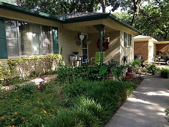 2nd image of 711 Oakwood Dr