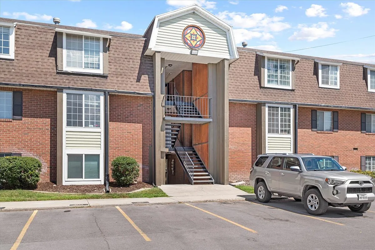 4 bed, 1408 sqft, $505 — Photo 1