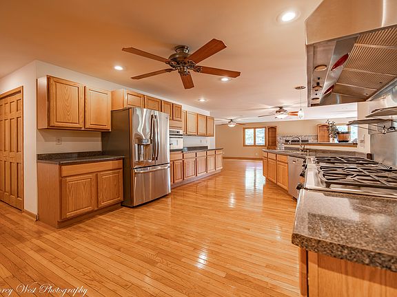 5th image of 1382 Prosser Dr