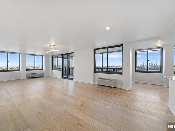 3rd image of 200 Winston Dr APT 2409