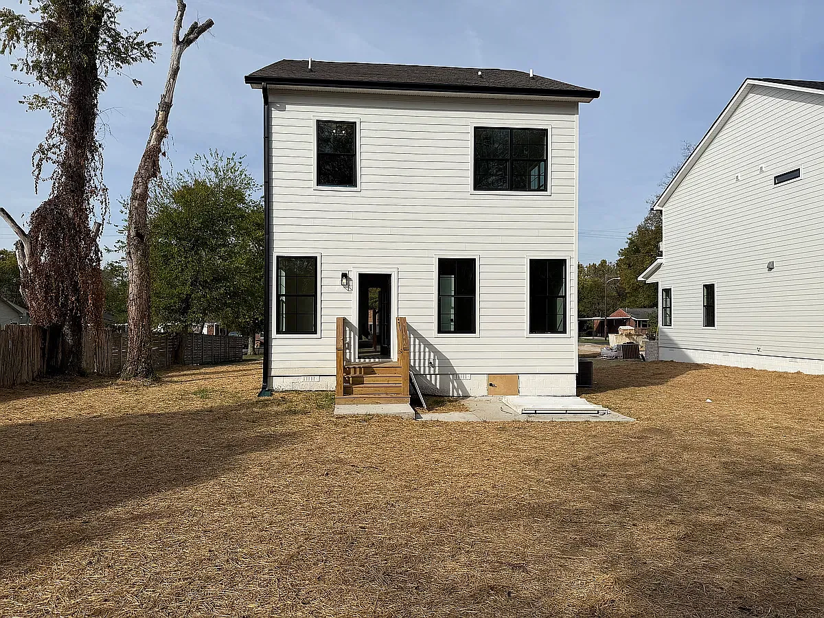4 bed, 2200 sqft, $2,800 — Photo 3