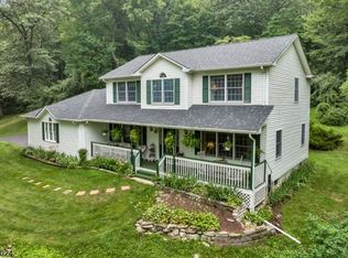 4 Christie Ct, Belvidere, NJ 07823