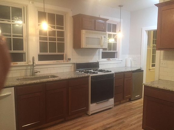 2nd image of 940 Westcott St #1
