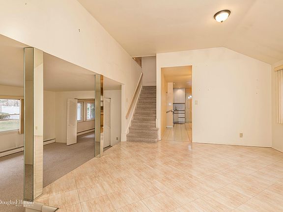 5th image of 26 Sylvia Ln