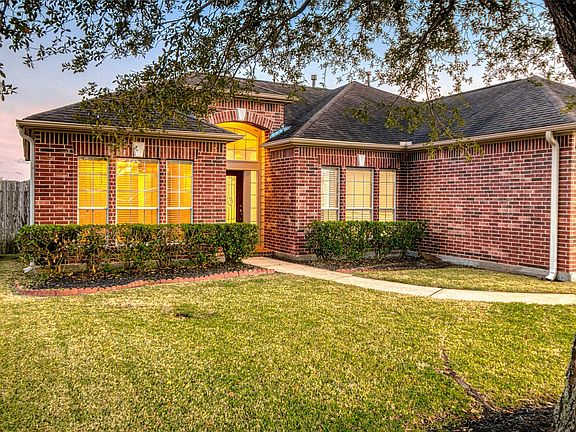 4th image of 3819 Crestwood Cir