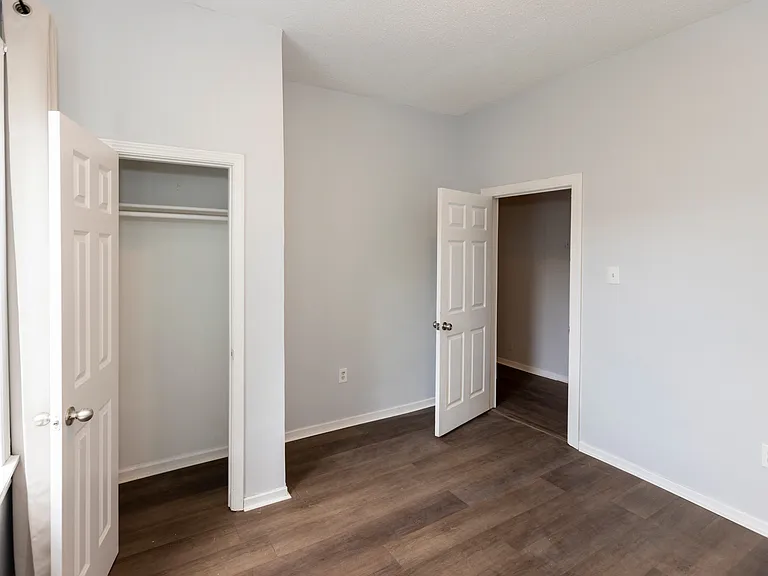 993 Oakview St #202 — Photo 2