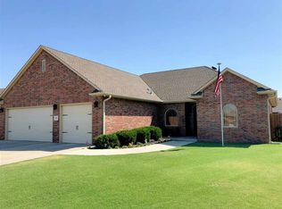 527 Grizzly Ln, Enid, OK 73703