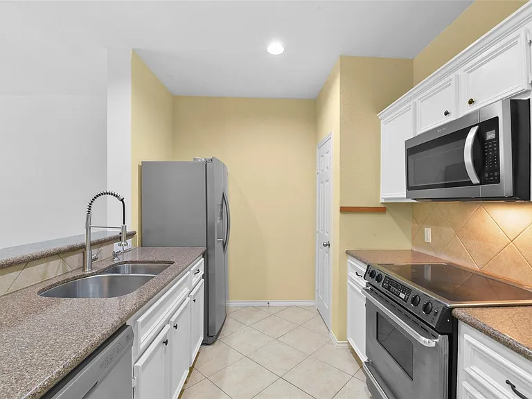 2711 Polk St — Photo 14