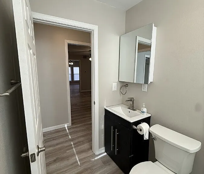 1003 W 46th St — Photo 18