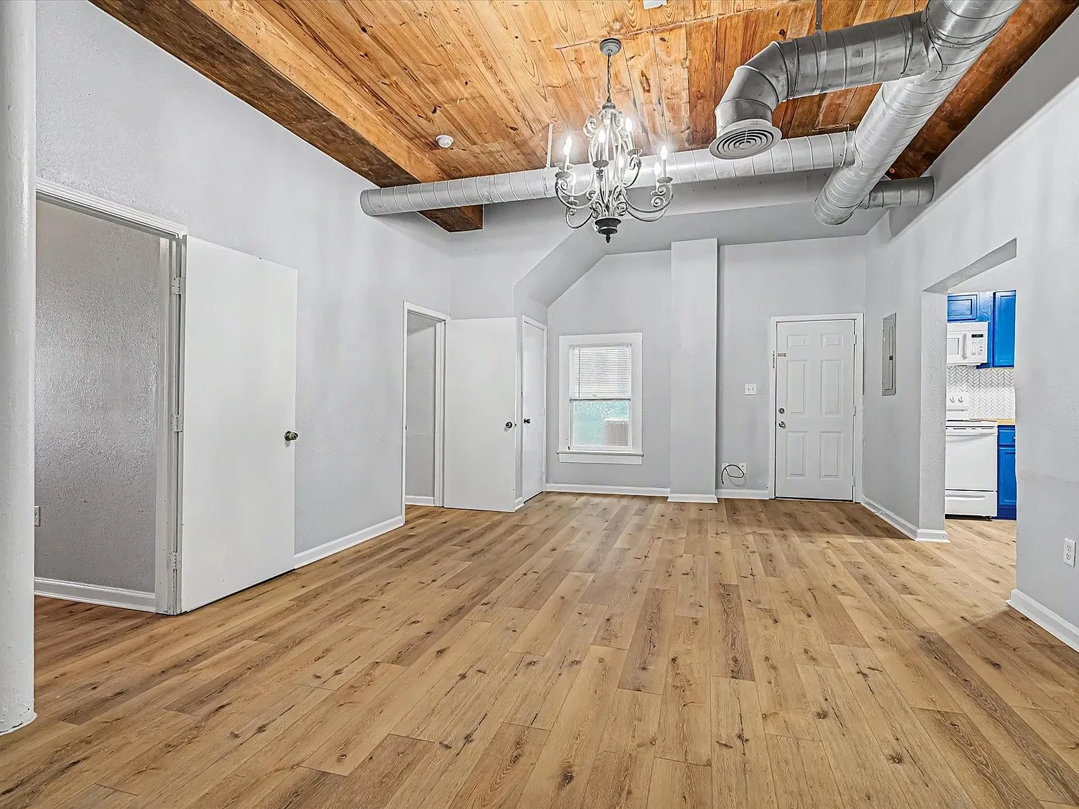 2 bed, 1.0 bath, 900 sqft, $1,425 — Photo 4