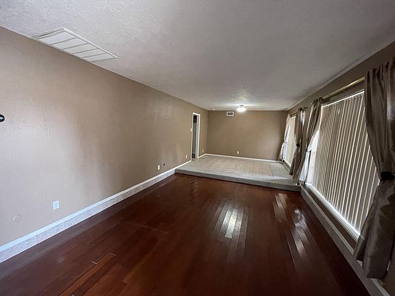 3rd image of 836 Marimba Dr