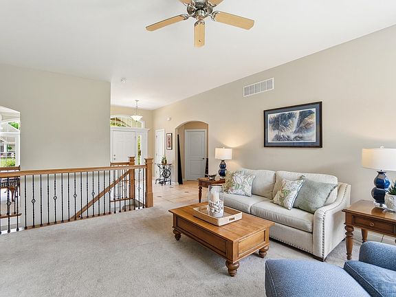4th image of 201 Creekside Ct E