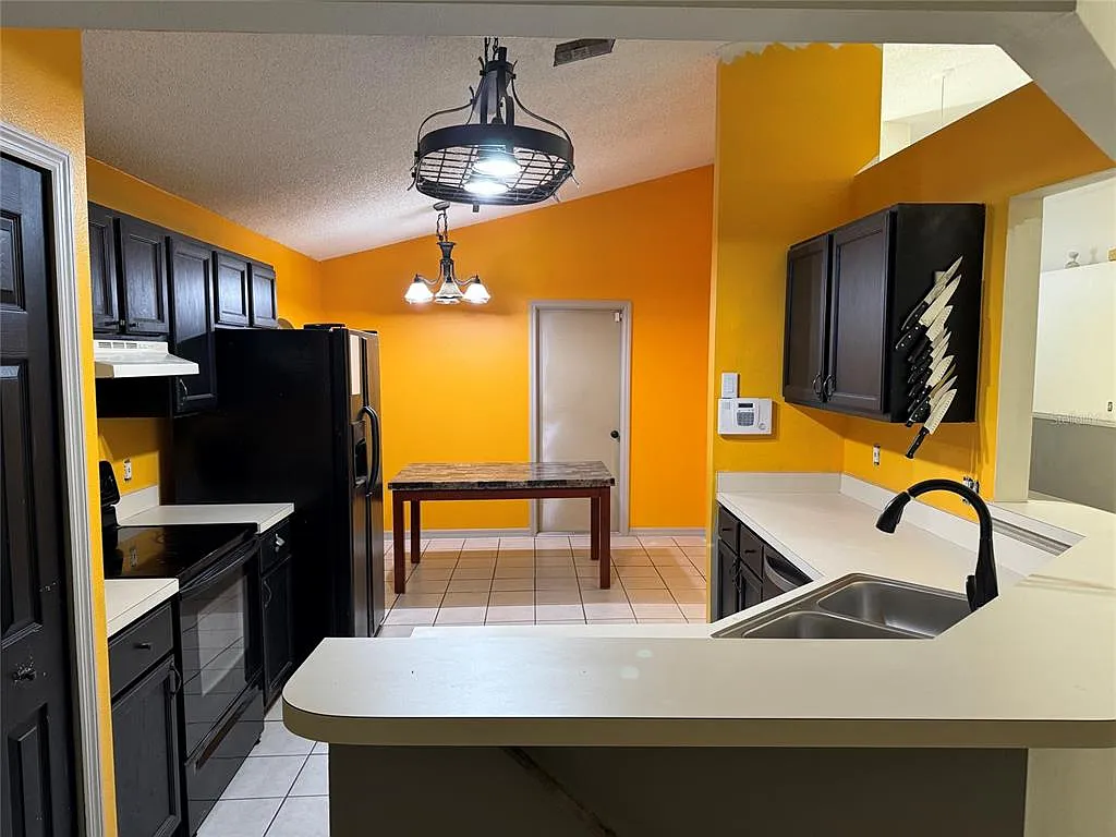 3 bed, 2.5 bath, 1821 sqft, $2,450 — Photo 3
