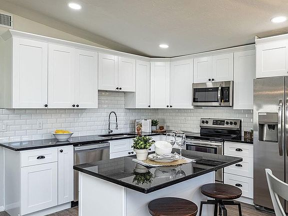 4th image of 2968 Sequoia Ln