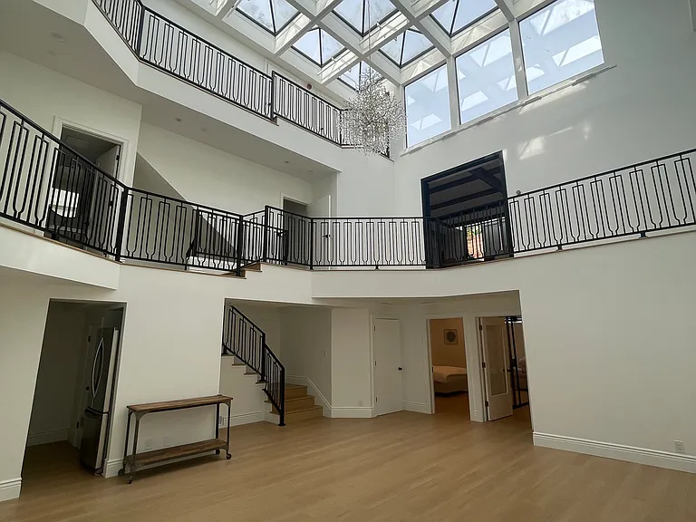 2822 Van Ness Ave — Photo 1