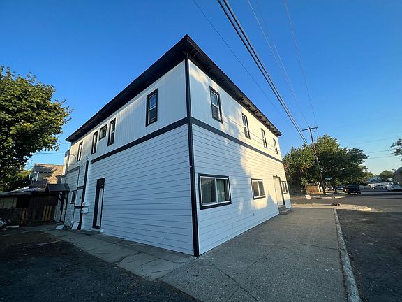 3rd image of 2902 N Cedar St #2904