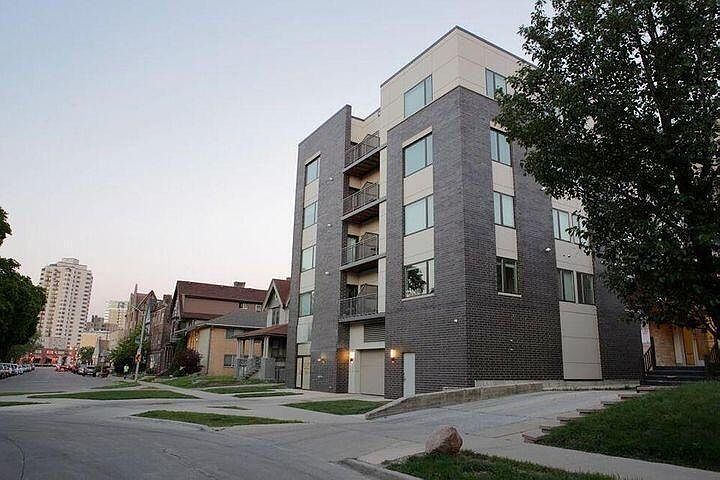 1st image of 1809 N Cambridge Ave APT 305