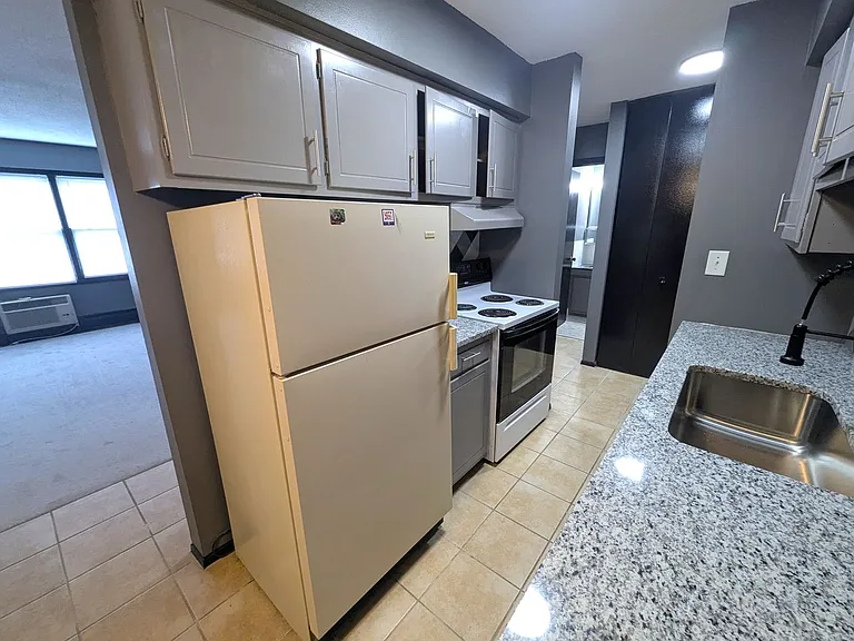 3100 Girard Ave S — Photo 11