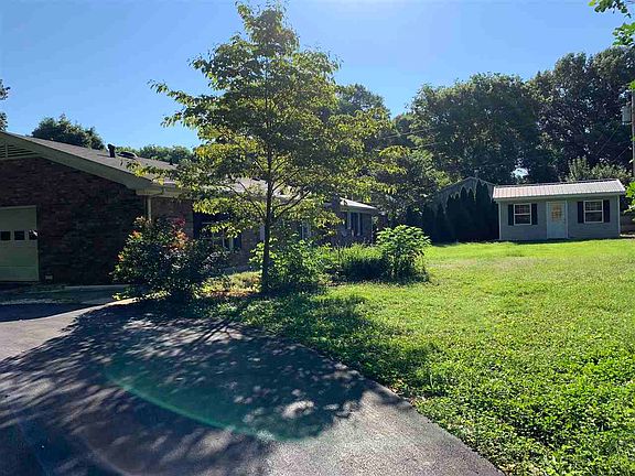 5th image of 1101 Meadowwood Ln