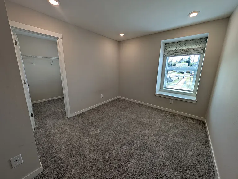 938 Burwood St SE — Photo 27