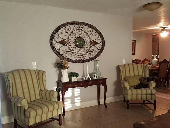 4th image of 7744 Hinsdale Dr