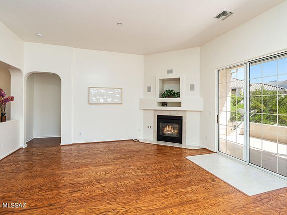 3rd image of 1539 W Carmel Pointe Dr