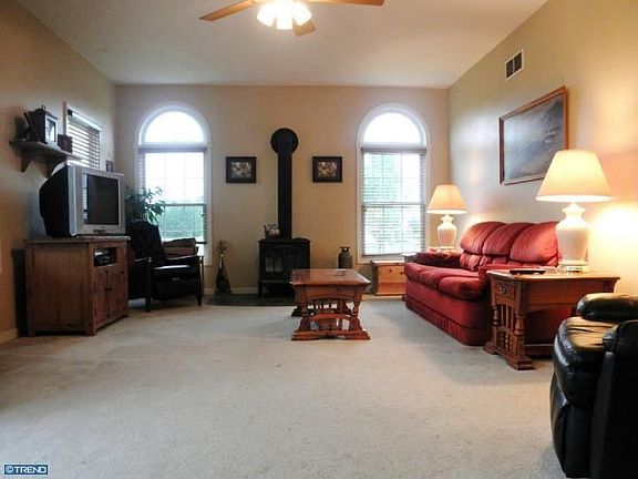 5th image of 40 Millwood Dr