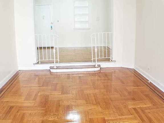 3rd image of 95 W 195th St APT 4H