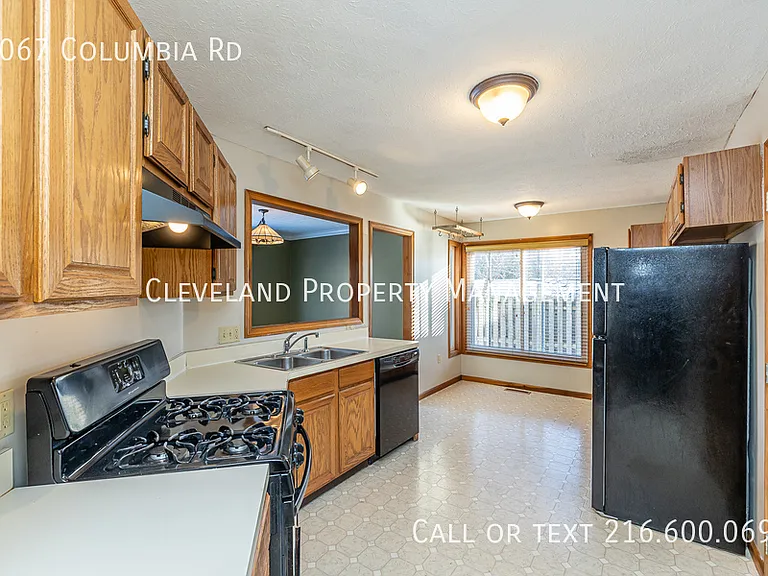 2067 Columbia Rd — Photo 14