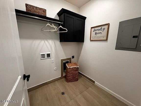 2nd image of 2391 Enchanted Knoll Ln