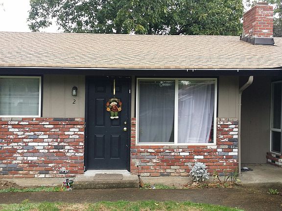 3rd image of 2535 SE Maple St APT 2
