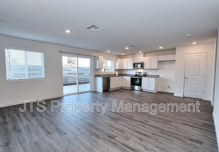 2097 Shady Tree Cir — Photo 9