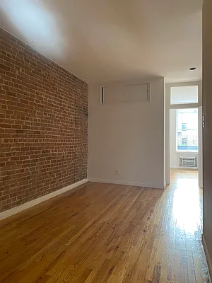 Rented by CitySites Real Estate Group | media 8