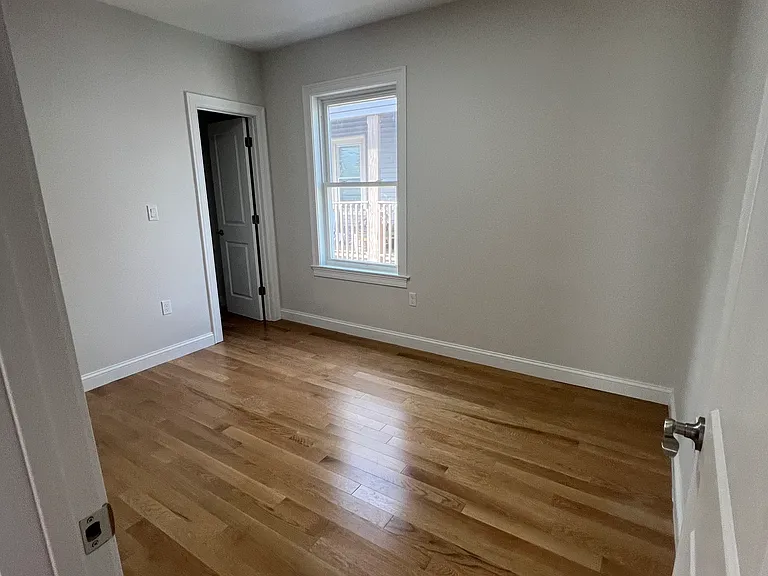 6 Hallam St #2 — Photo 8
