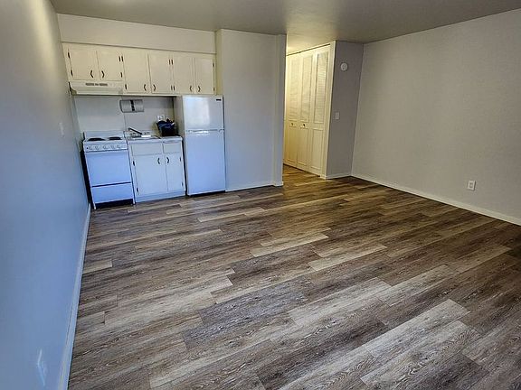 2nd image of 1601 E 10th St APT 102
