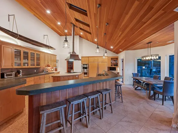 801 Samantha Court, Healdsburg, CA 95448