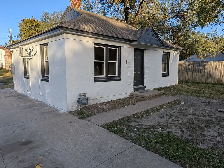 2914 E Stadium Dr — Photo 1