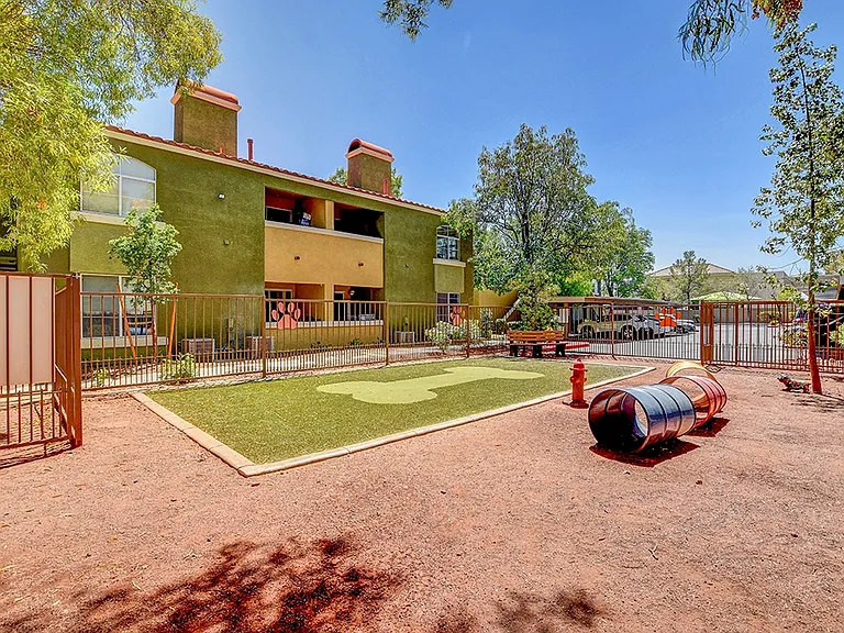 Spanish Wells Apartments — Photo 7