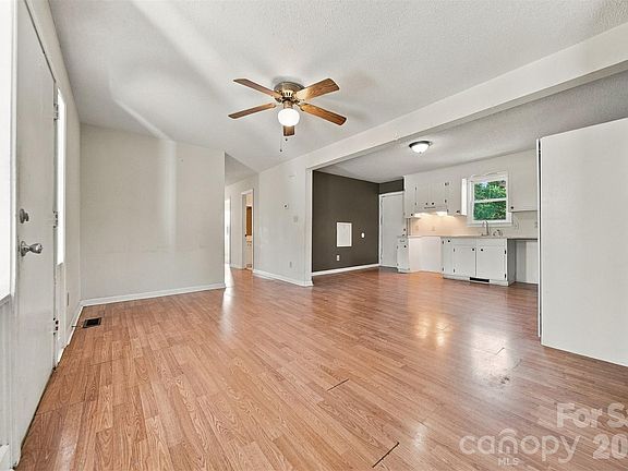 4th image of 425 Heritage Farm Rd