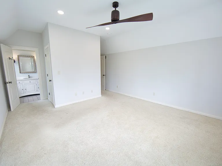 11560 N Canterbury Dr — Photo 29