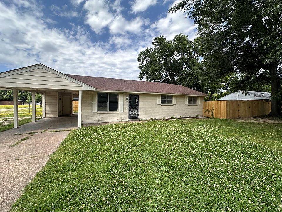 1st image of 2400 N Woodlawn Dr