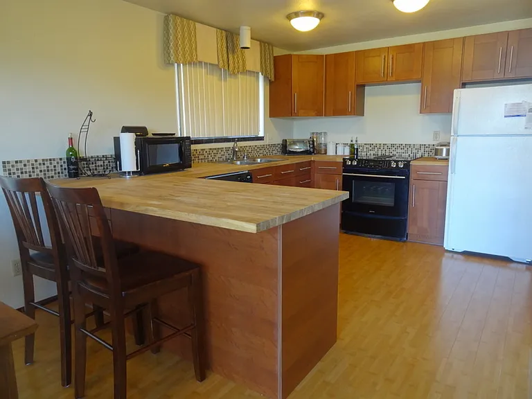 402 Lind Ave NW — Photo 5