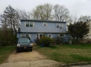 8 Ash St, Central Islip, NY 11722