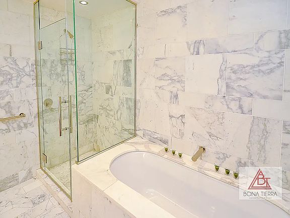 5th image of 18 W 48th St APT 23D