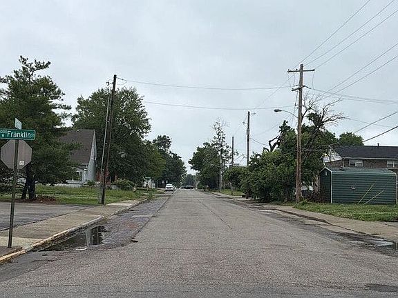 4th image of 1021 W Franklin St