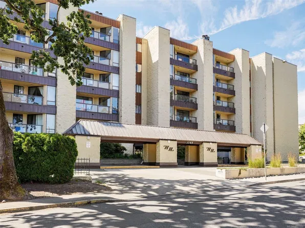 1745 Leighton Rd #213, Victoria, BC V8R 6R6