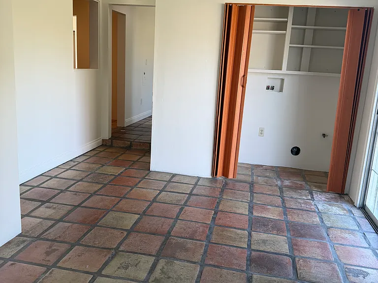 1309 Elmhurst Ave — Photo 6