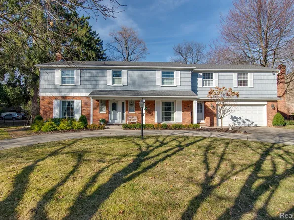 253 Lakeland St, Grosse Pointe, MI 48230