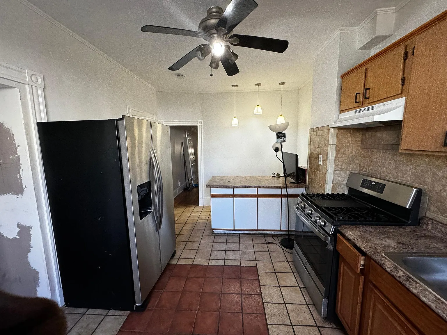 8 bed, 2.5 bath, 3000 sqft, $800 — Photo 4